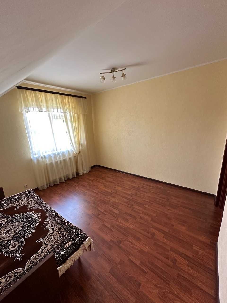 Продаж будинку 235 м²