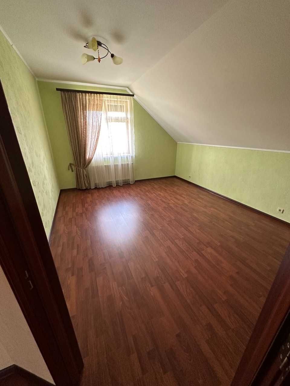 Продаж будинку 235 м²
