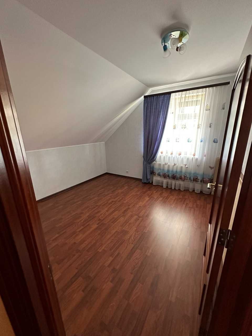 Продаж будинку 235 м²