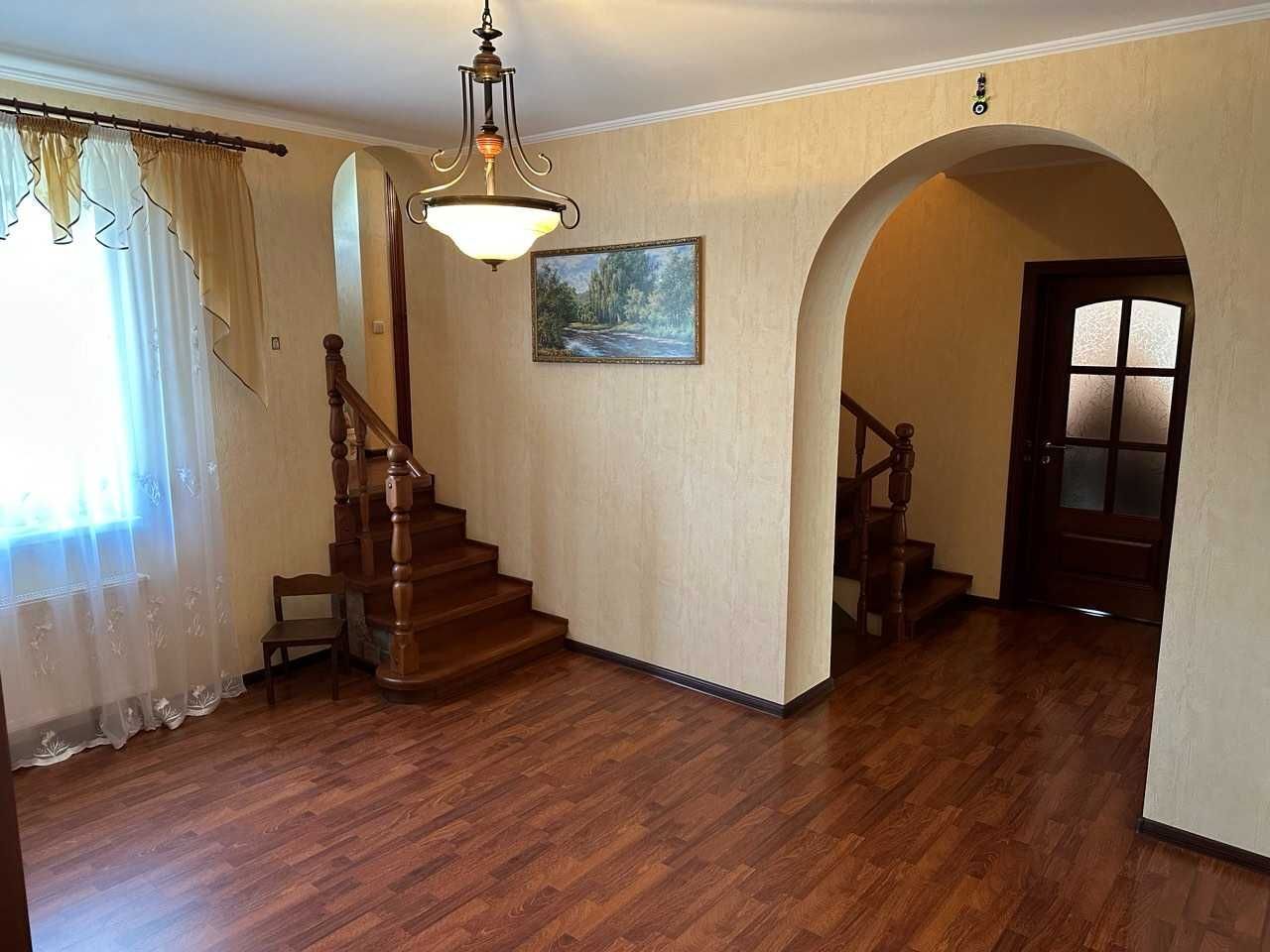 Продаж будинку 235 м²