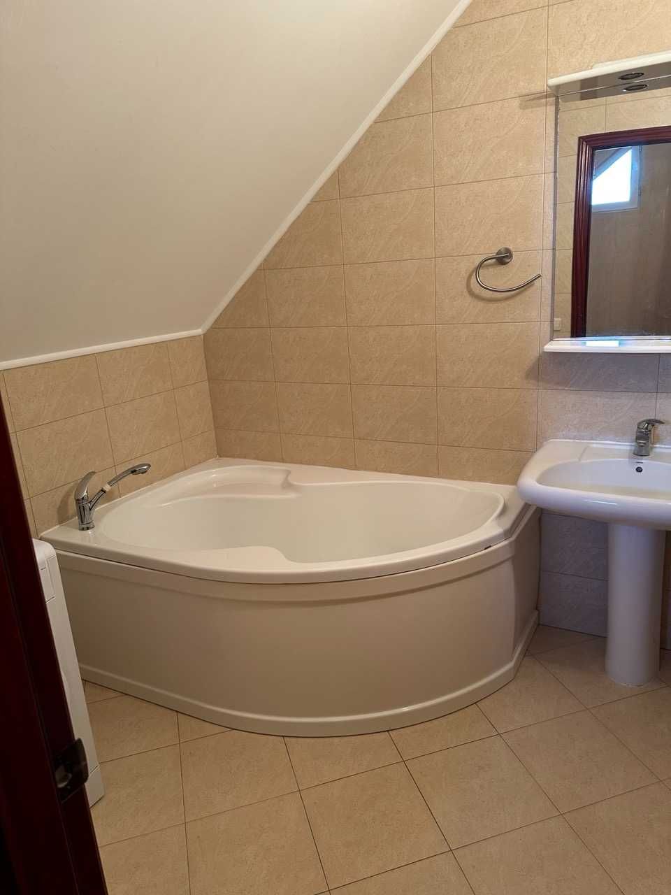 Продаж будинку 235 м²