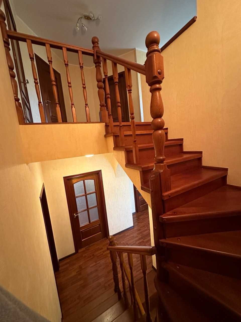 Продаж будинку 235 м²