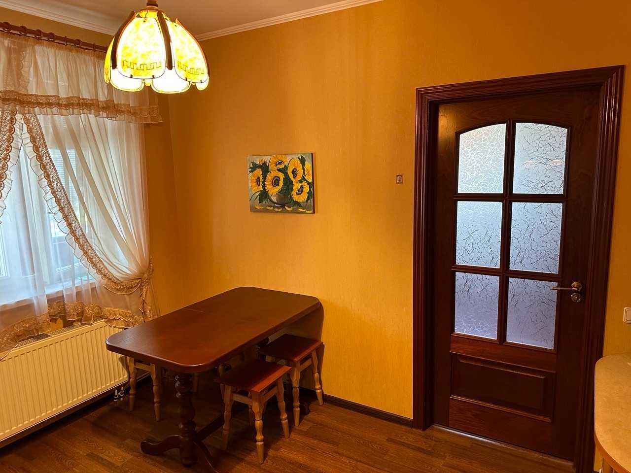 Продаж будинку 235 м²