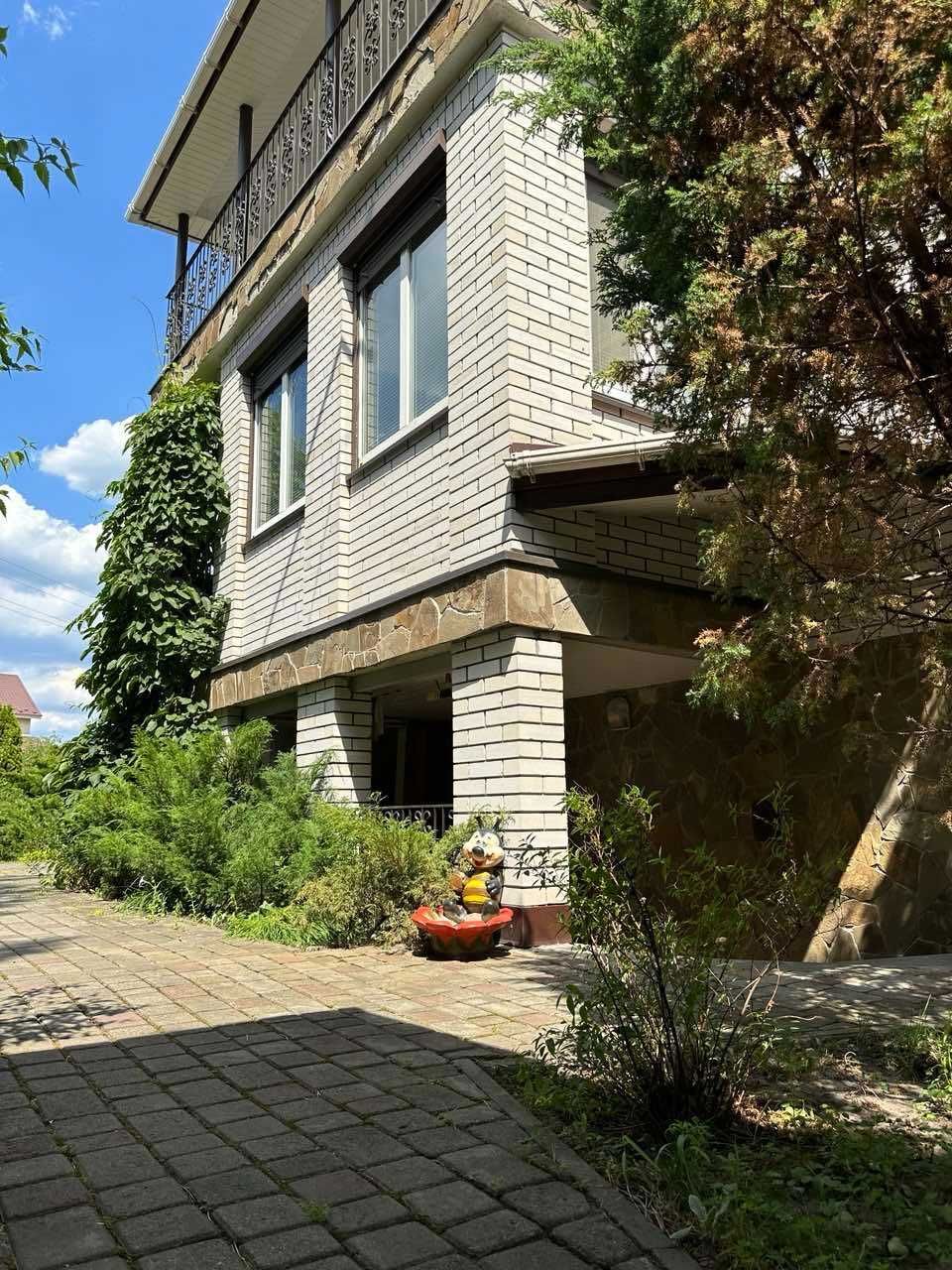 Продаж будинку 235 м²