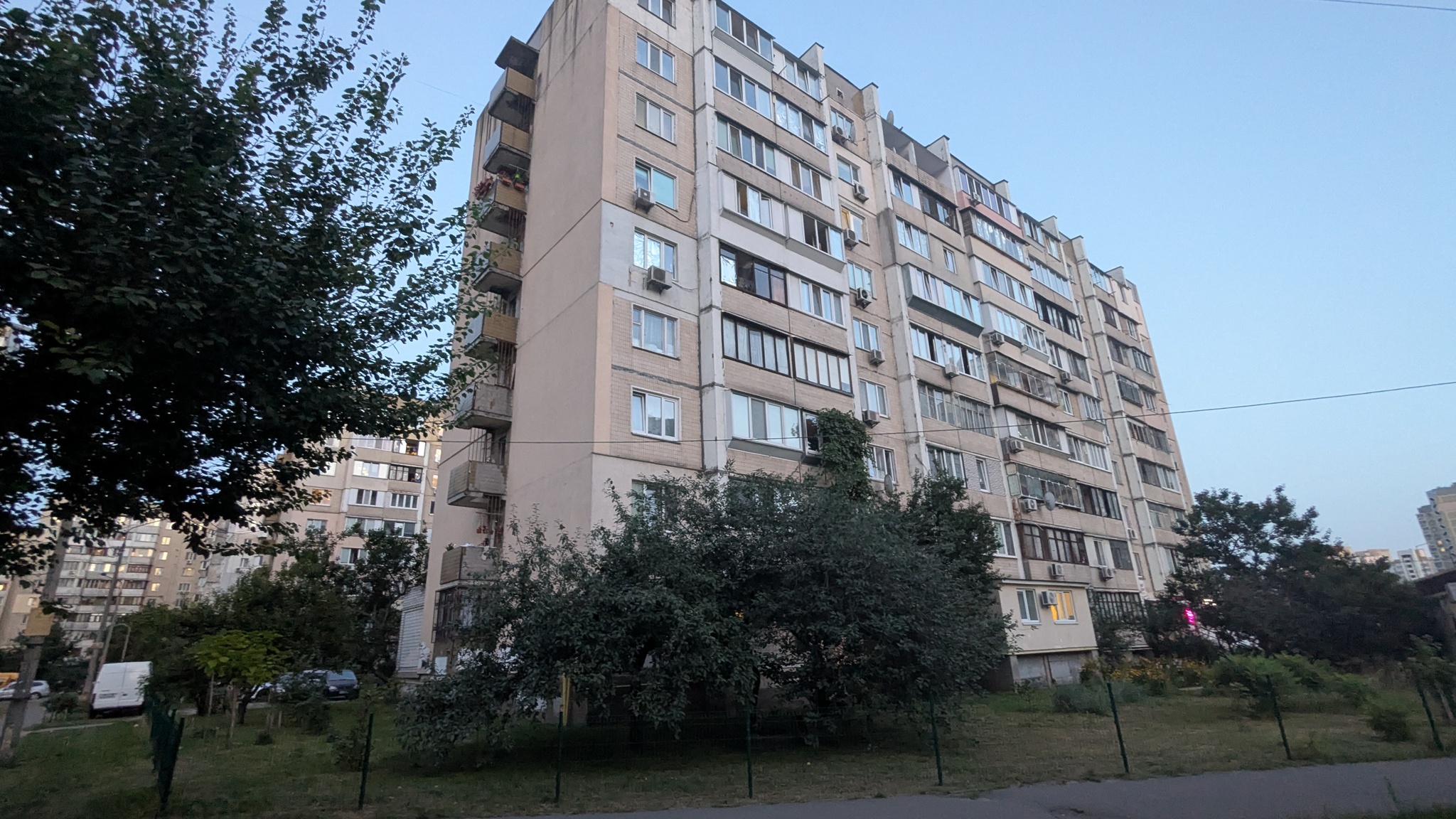 Продажа 1-комнатной квартиры 37 м², Драгоманова ул., 7