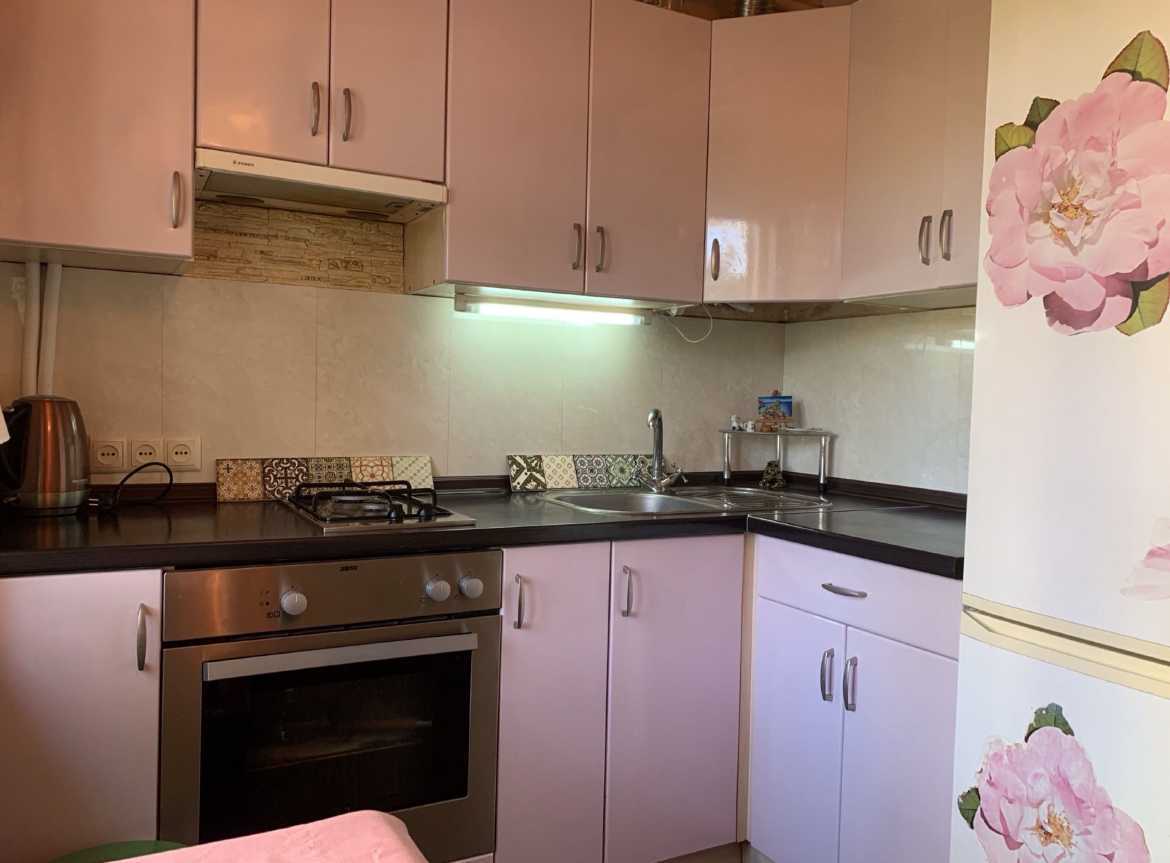 Продаж 2-кімнатної квартири 41.9 м², Верховинна вул., 8