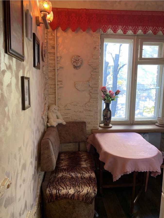 Продаж 2-кімнатної квартири 41.9 м², Верховинна вул., 8