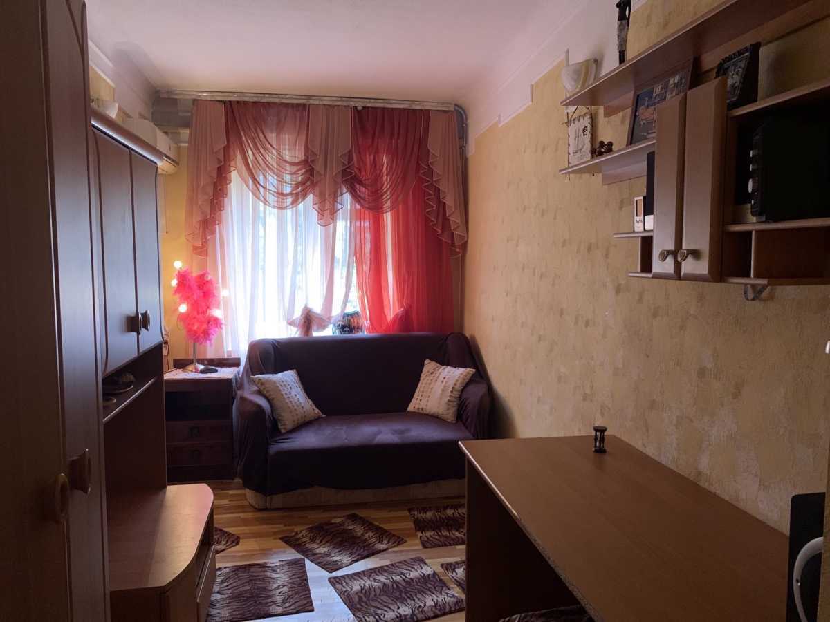 Продаж 2-кімнатної квартири 41.9 м², Верховинна вул., 8