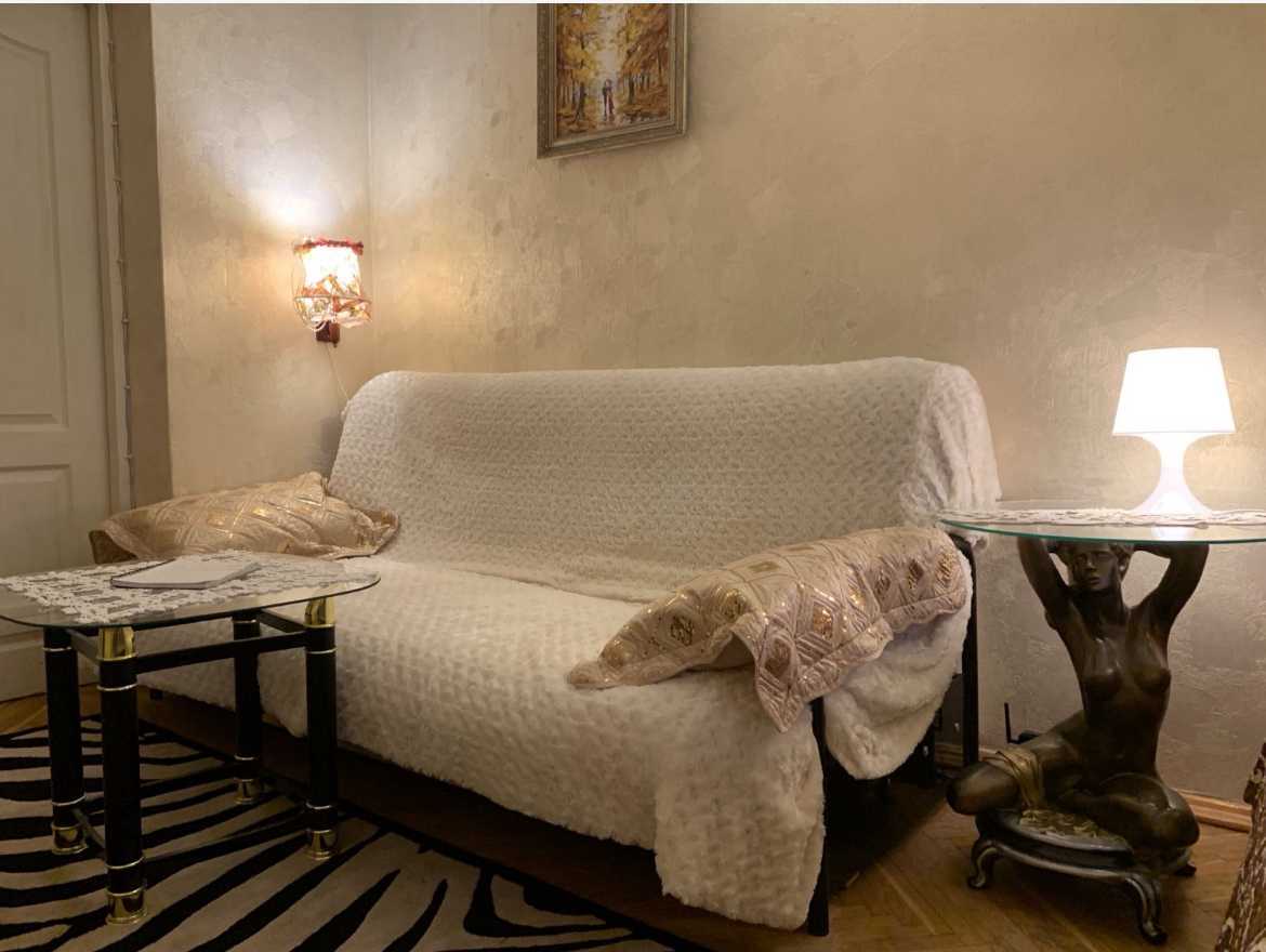 Продаж 2-кімнатної квартири 41.9 м², Верховинна вул., 8
