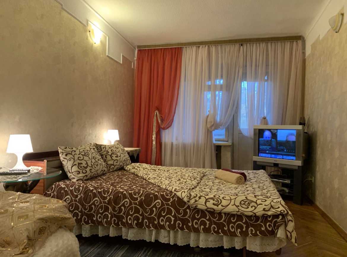 Продаж 2-кімнатної квартири 41.9 м², Верховинна вул., 8