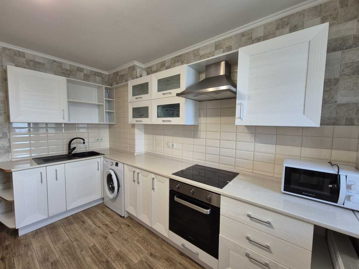 Продажа 1-комнатной квартиры 40 м², Академика Глушкова просп., 101