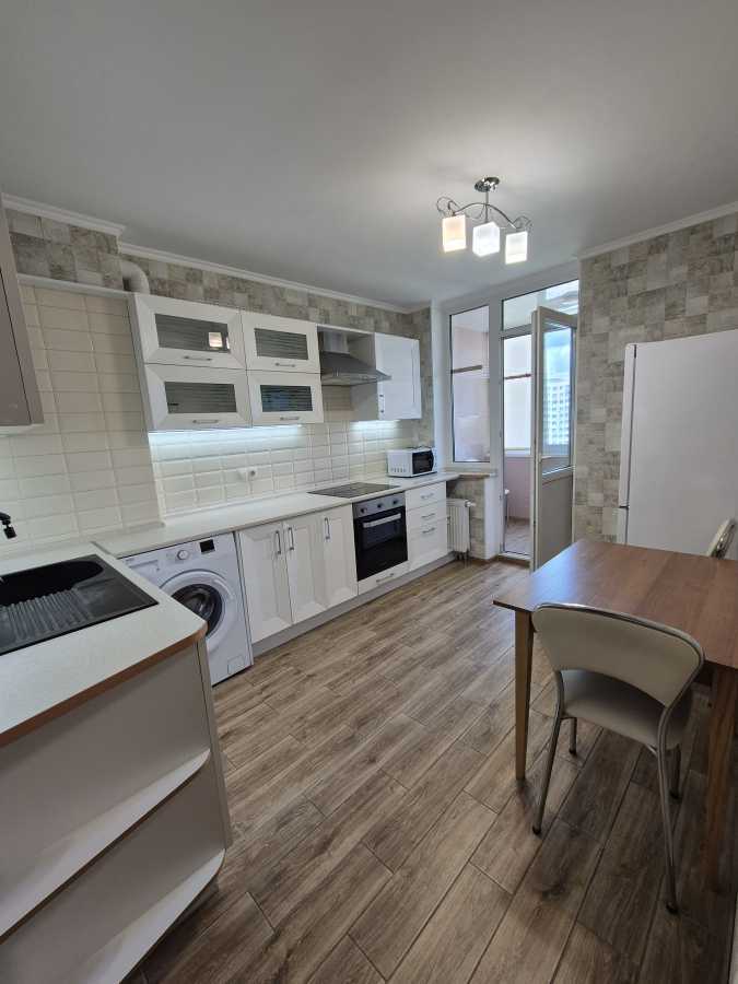 Продажа 1-комнатной квартиры 40 м², Академика Глушкова просп., 101