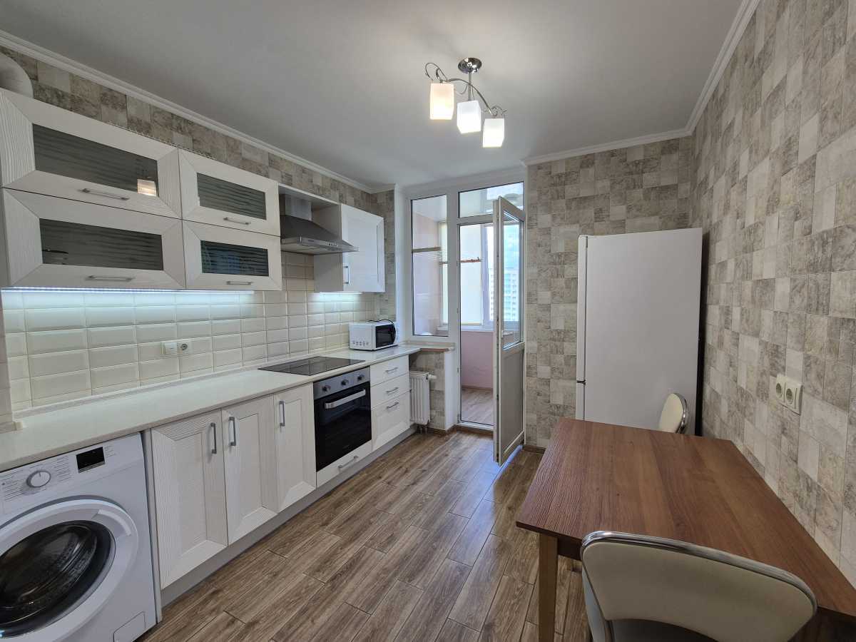 Продажа 1-комнатной квартиры 40 м², Академика Глушкова просп., 101