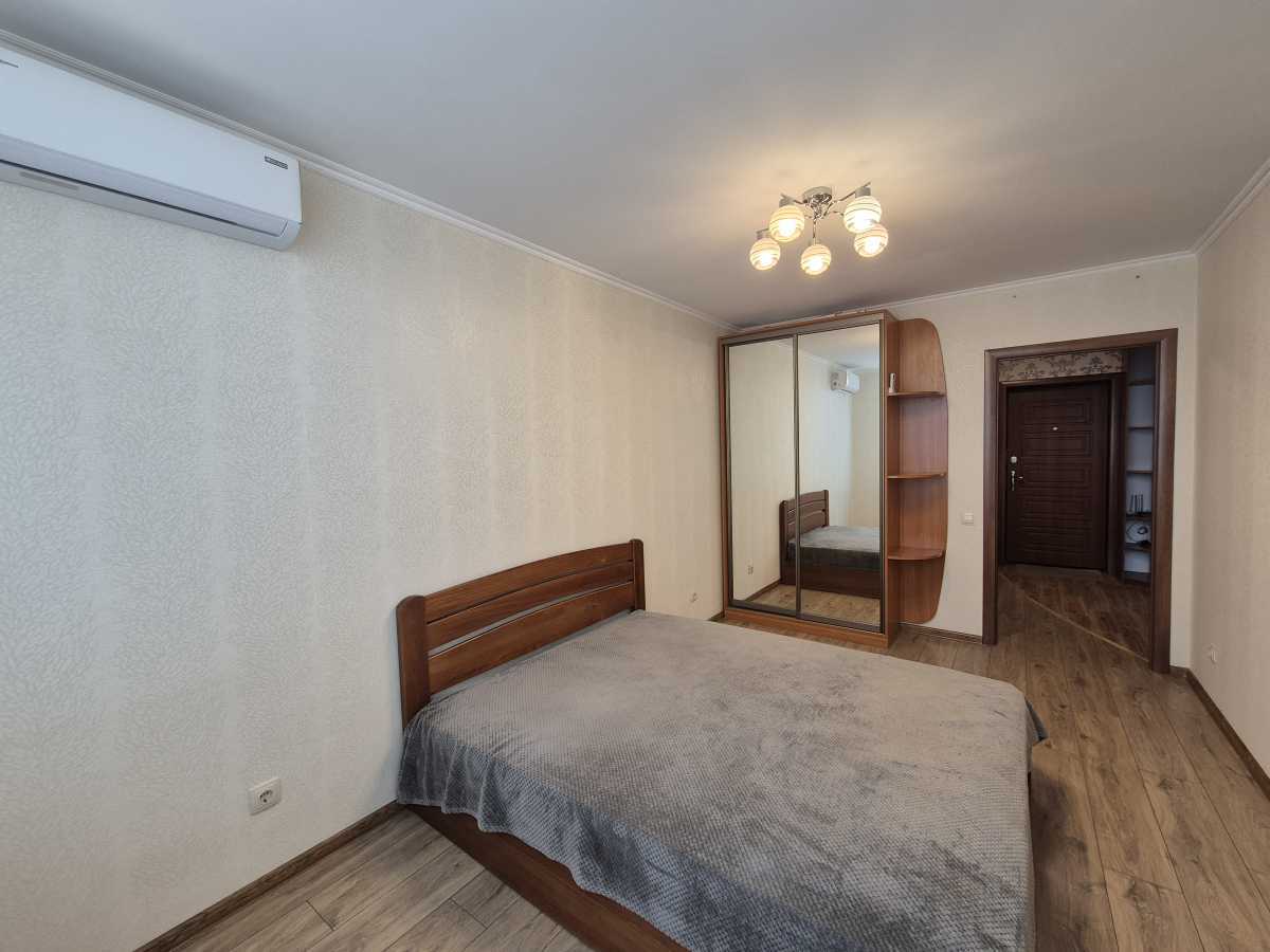 Продажа 1-комнатной квартиры 40 м², Академика Глушкова просп., 101