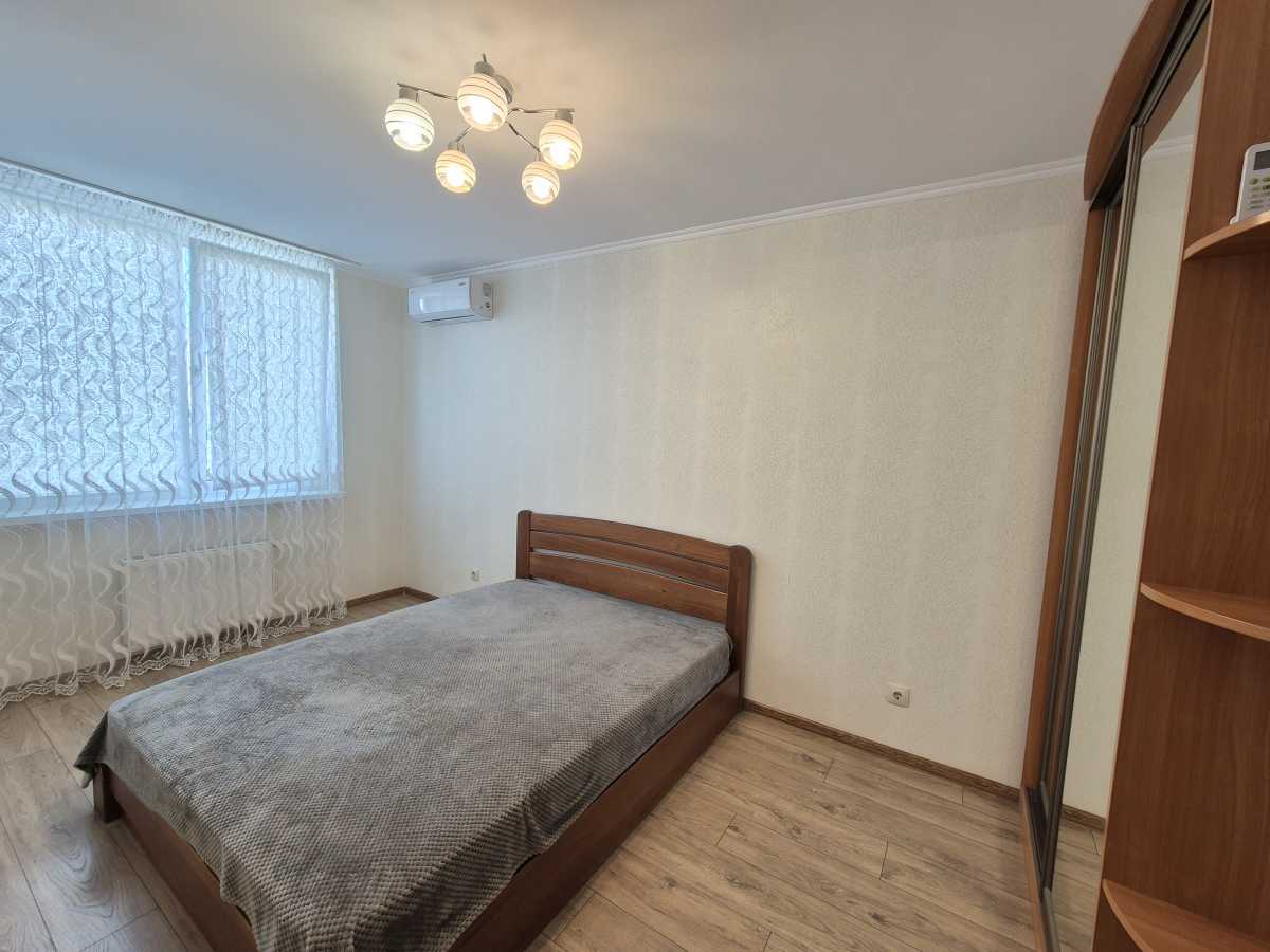 Продажа 1-комнатной квартиры 40 м², Академика Глушкова просп., 101