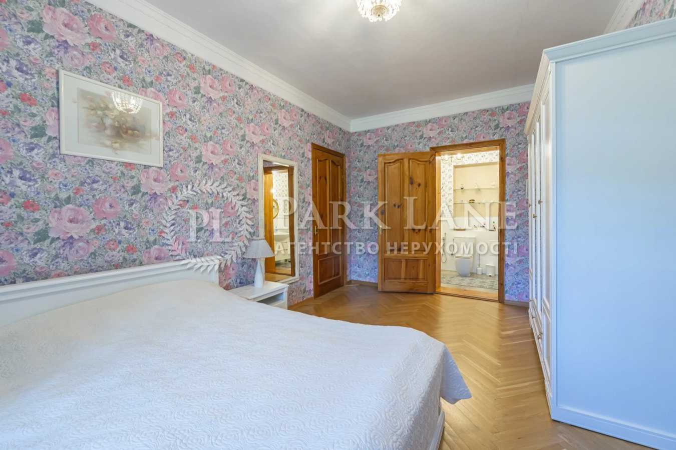 Продажа 5-комнатной квартиры 143 м², Джона Маккейна ул., 18/2