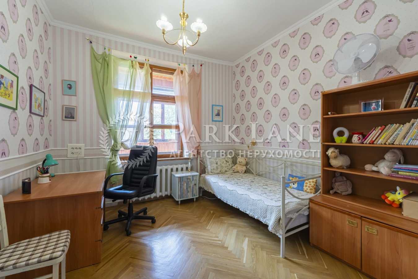 Продажа 5-комнатной квартиры 143 м², Джона Маккейна ул., 18/2