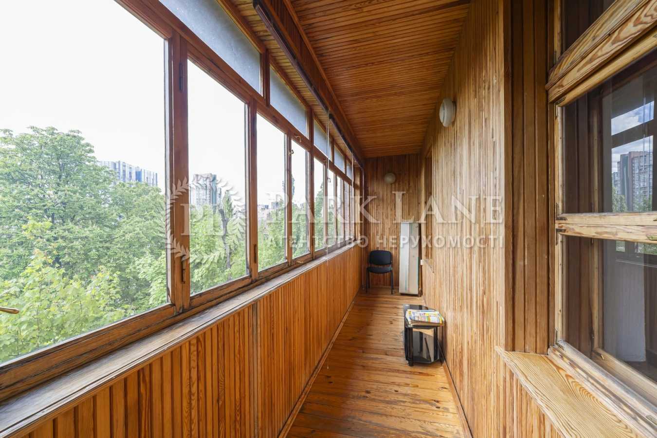 Продажа 5-комнатной квартиры 143 м², Джона Маккейна ул., 18/2