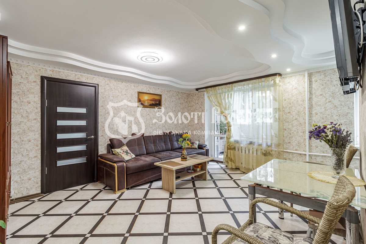 Продажа 2-комнатной квартиры 41.2 м², Русановский бул., 4