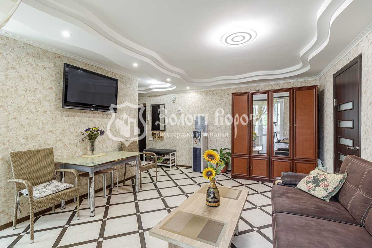 Продажа 2-комнатной квартиры 41.2 м², Русановский бул., 4