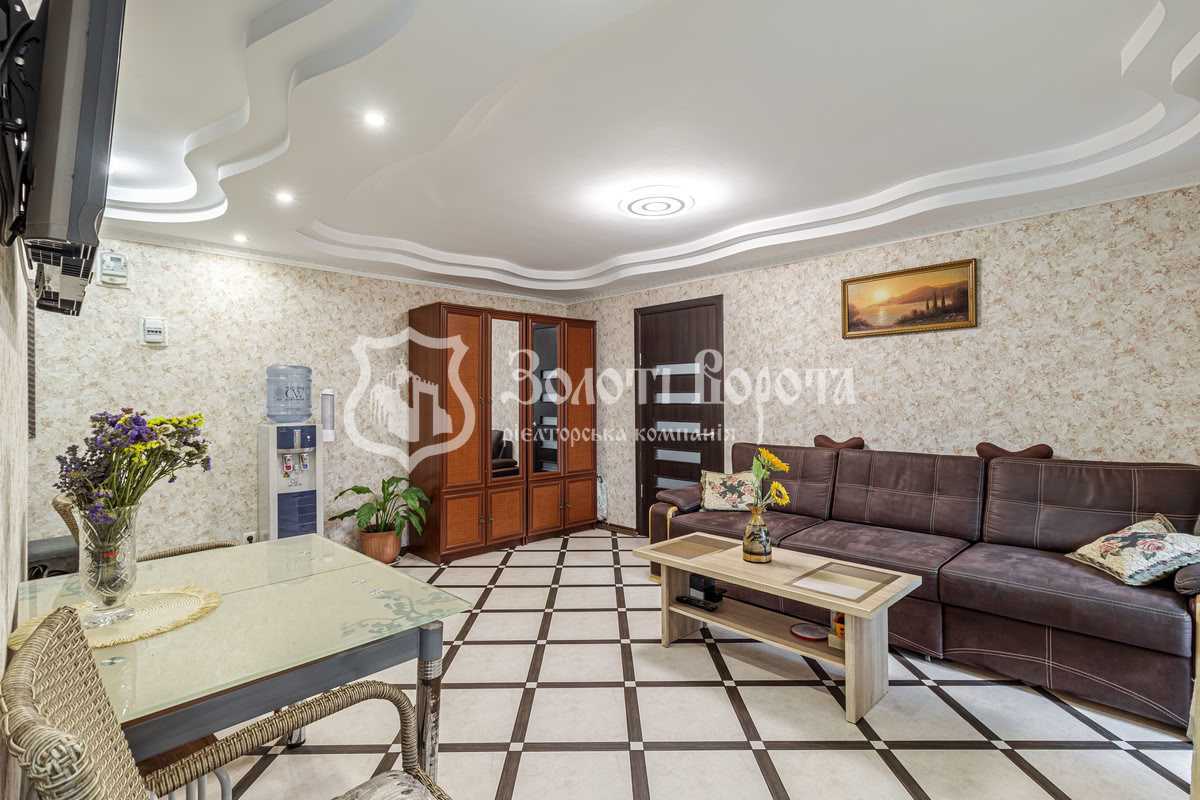 Продажа 2-комнатной квартиры 41.2 м², Русановский бул., 4