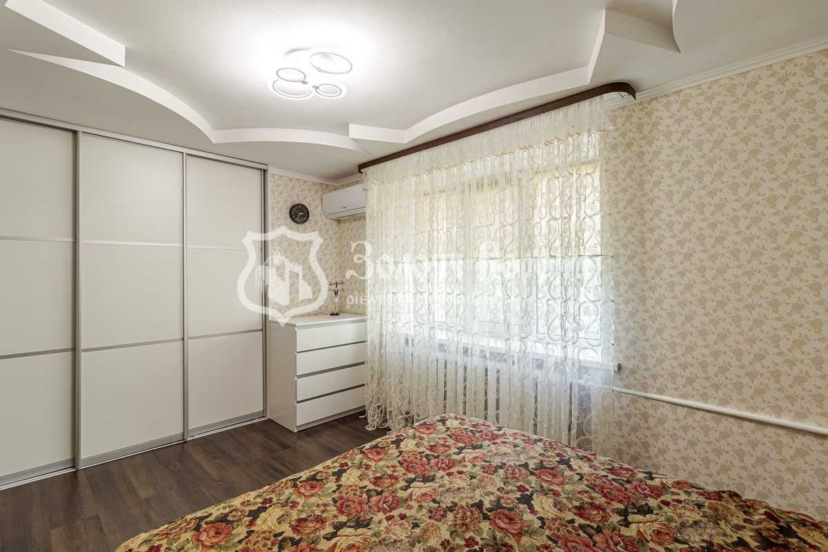 Продажа 2-комнатной квартиры 41.2 м², Русановский бул., 4