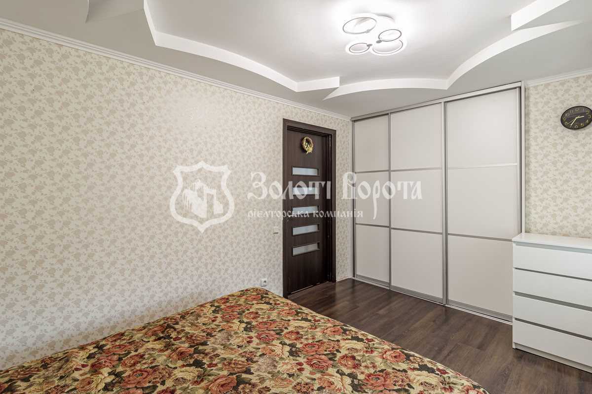 Продажа 2-комнатной квартиры 41.2 м², Русановский бул., 4