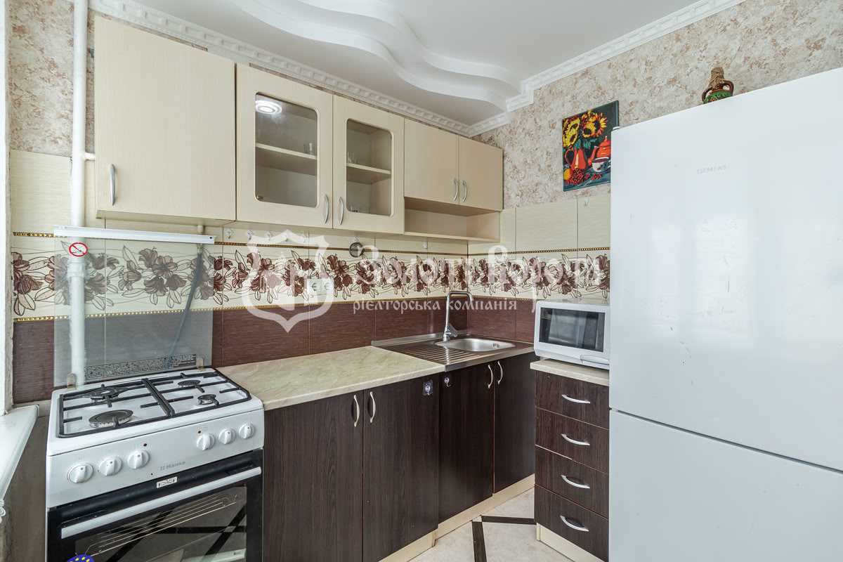 Продажа 2-комнатной квартиры 41.2 м², Русановский бул., 4