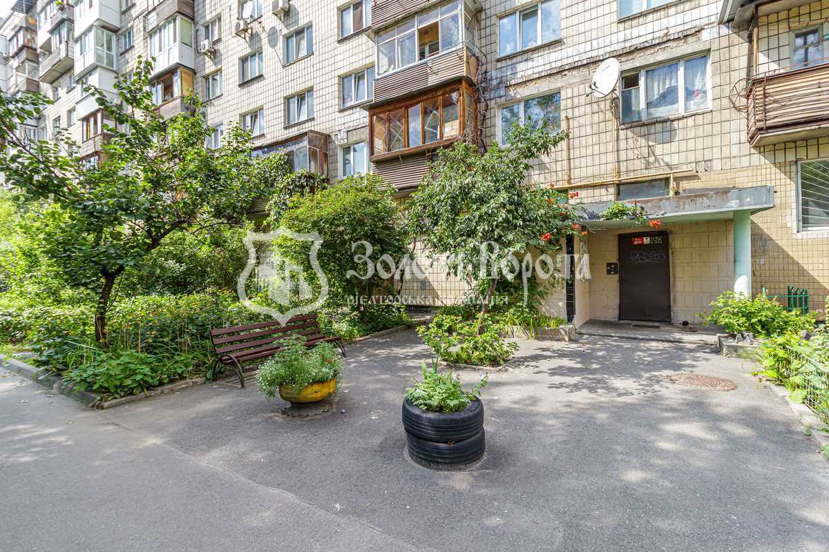 Продажа 2-комнатной квартиры 41.2 м², Русановский бул., 4