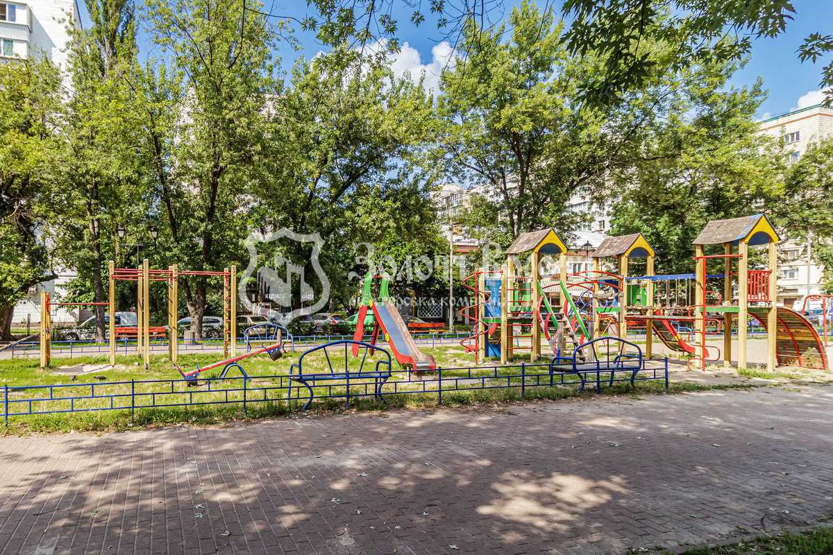 Продажа 2-комнатной квартиры 41.2 м², Русановский бул., 4