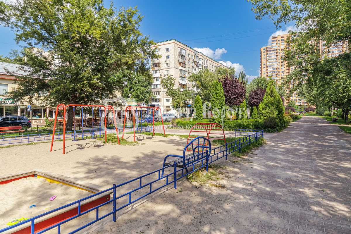 Продажа 2-комнатной квартиры 41.2 м², Русановский бул., 4