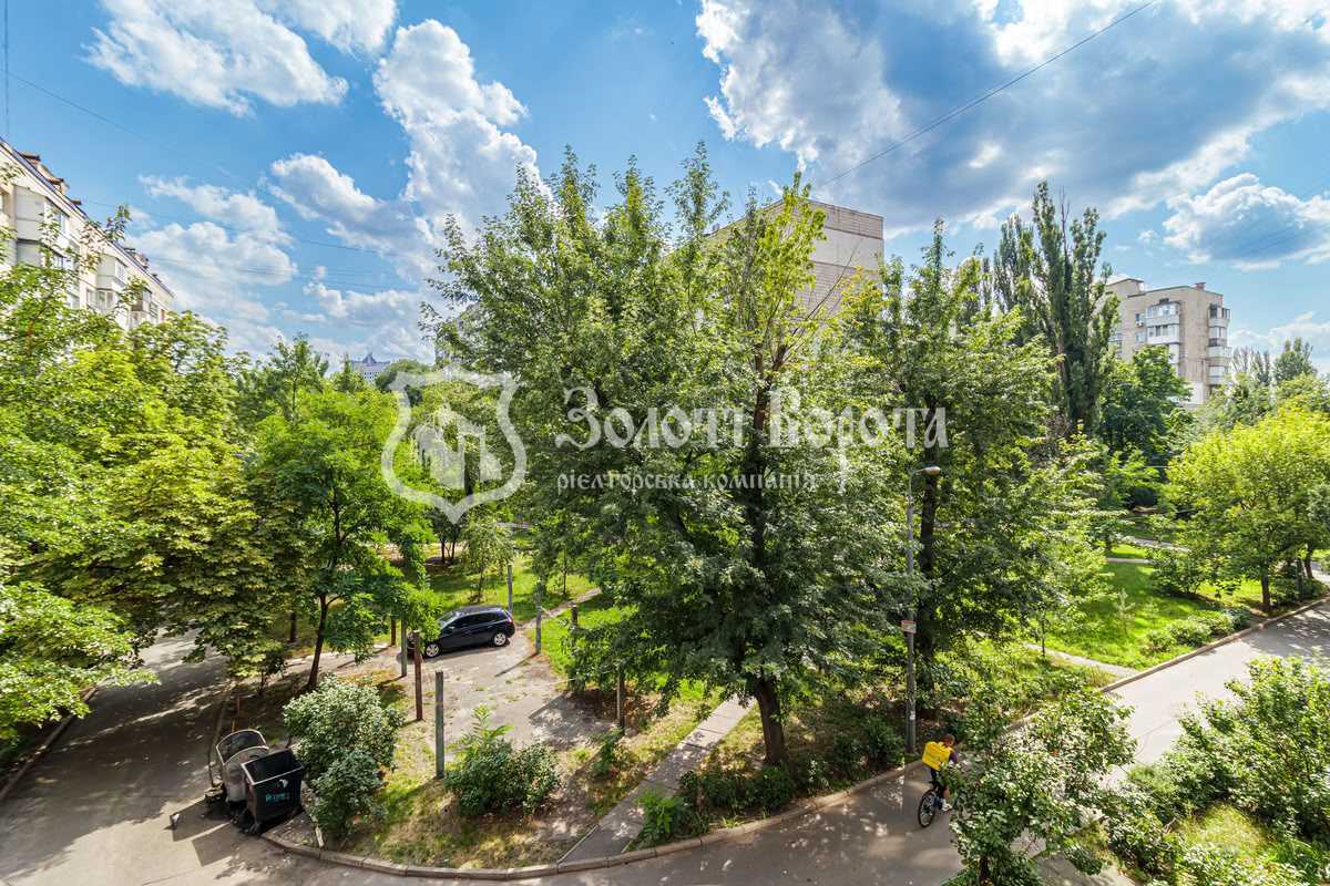 Продажа 2-комнатной квартиры 41.2 м², Русановский бул., 4