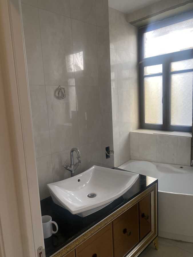 Продажа 4-комнатной квартиры 131 м², Ярославский пер., 4