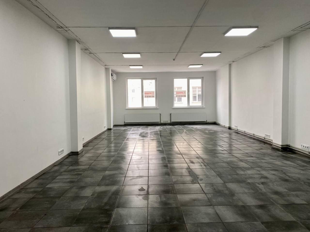 Продаж офісу 81 м², Зарічанська вул.