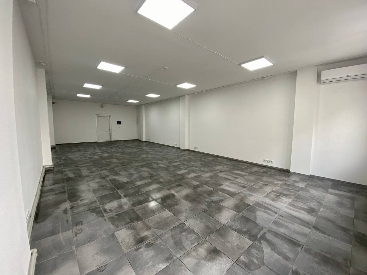 Продаж офісу 81 м², Зарічанська вул.