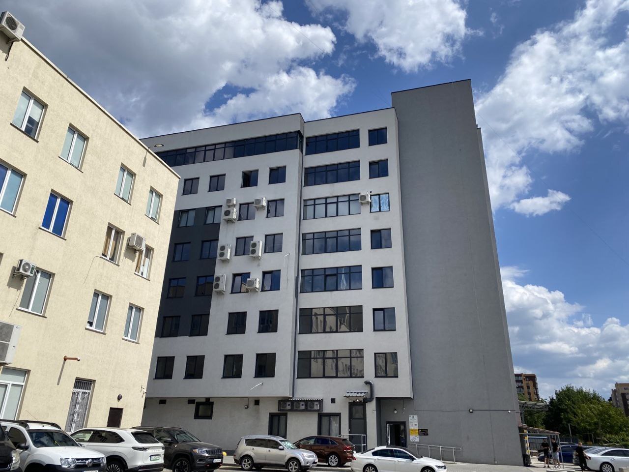 Продаж офісу 81 м², Зарічанська вул.