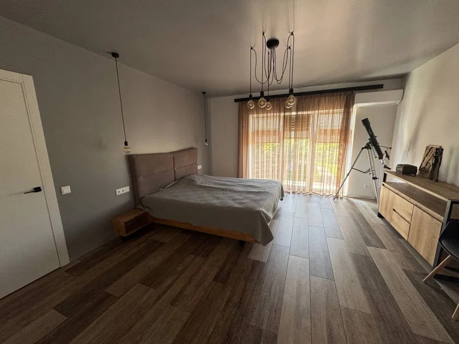 Оренда будинку 220 м²