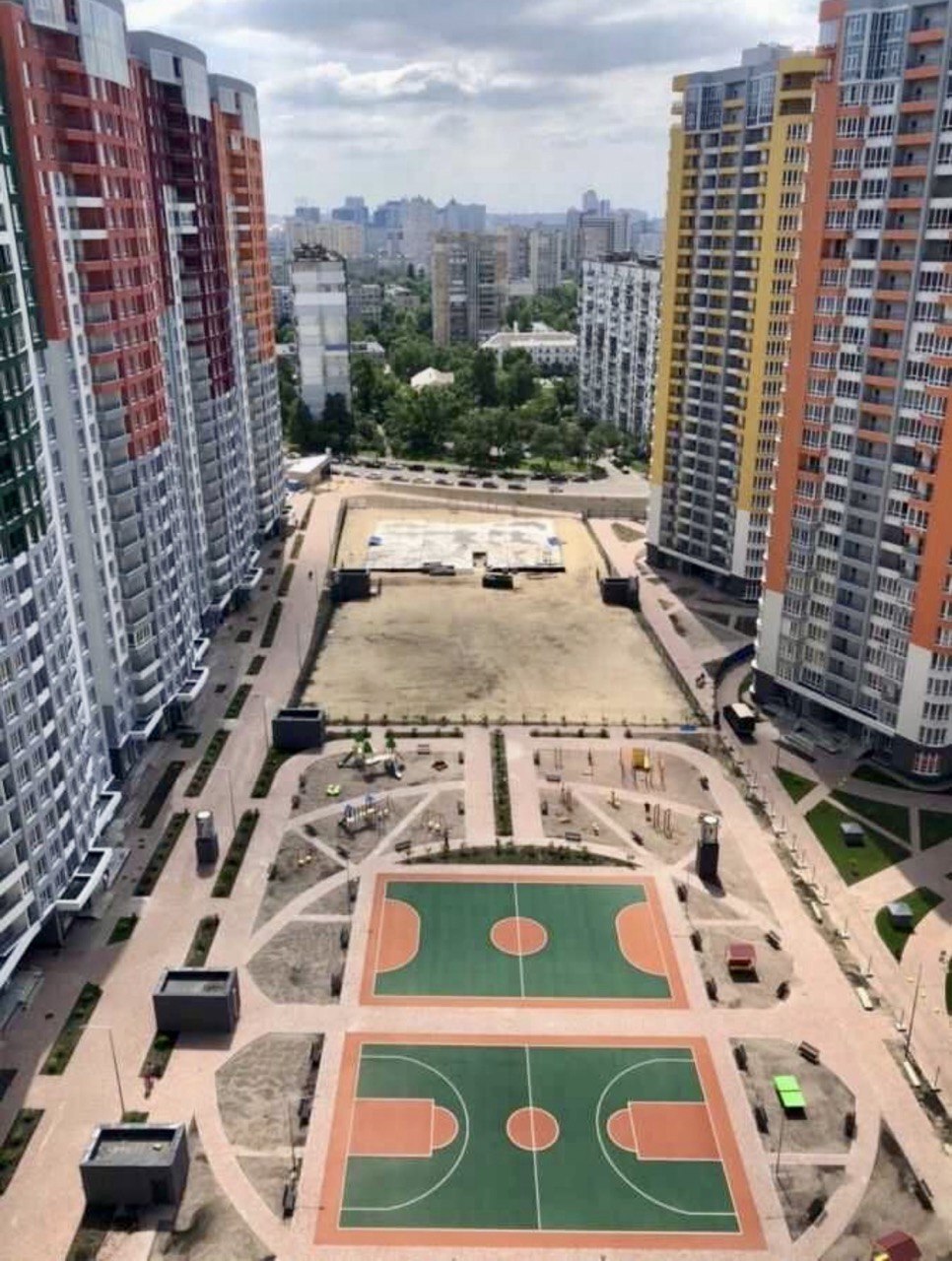 Продаж 3-кімнатної квартири 75 м², Каховська вул., 60