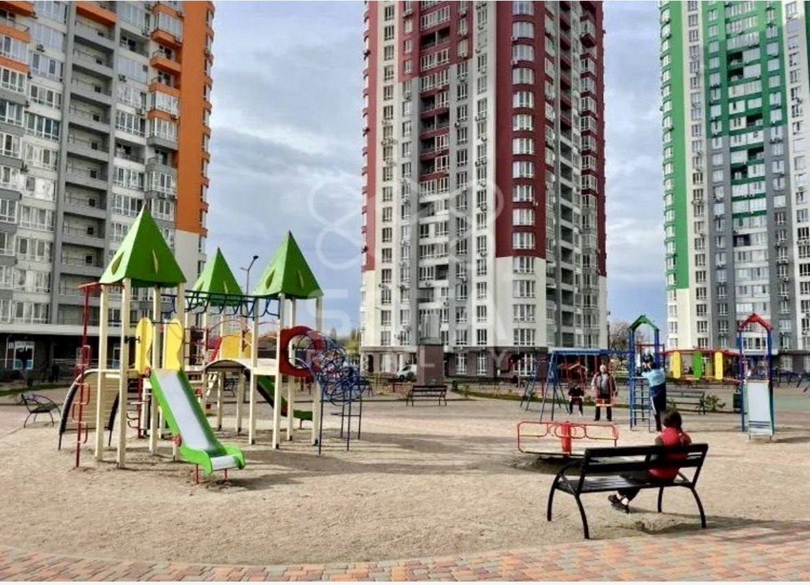 Продаж 3-кімнатної квартири 75 м², Каховська вул., 60