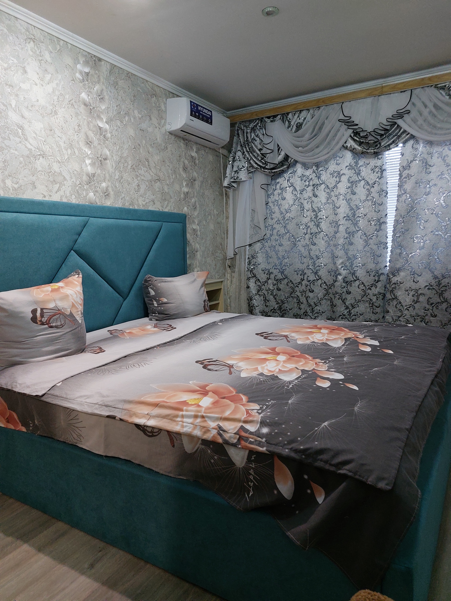 2-комнатная квартира посуточно 55 м², Авалиани ул., 15