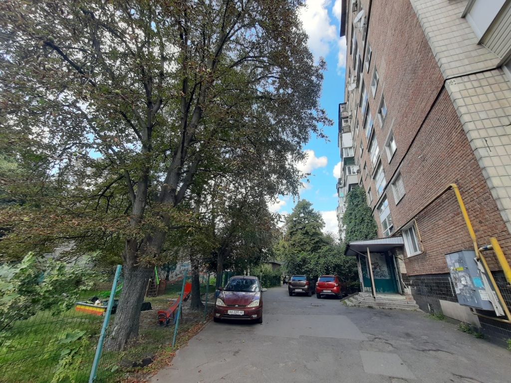 Продаж 2-кімнатної квартири 45 м², Кирилівська вул., 131
