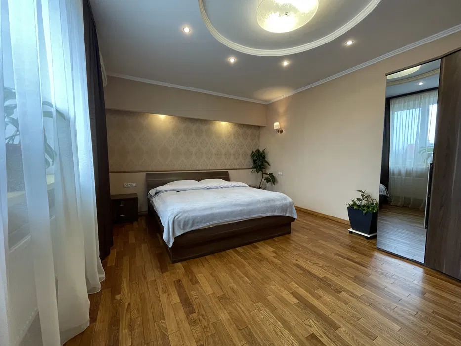 Котедж подобово 450 м², Осокорки,Центральна