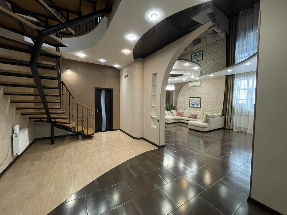 Котедж подобово 450 м², Осокорки,Центральна
