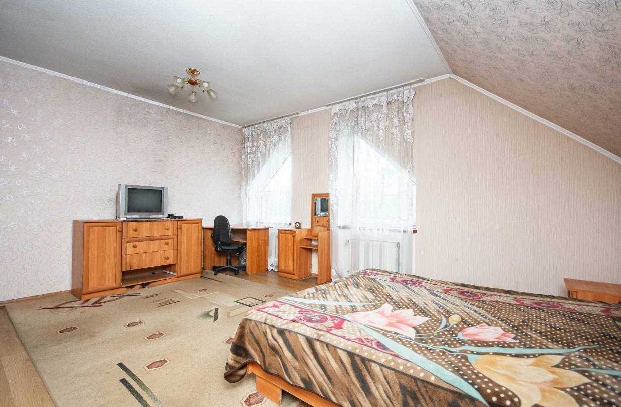 Продаж будинку 281.4 м², Вишнева вул.