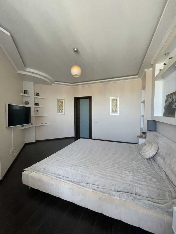 Продажа 3-комнатной квартиры 110 м², Срибнокильская ул., 1