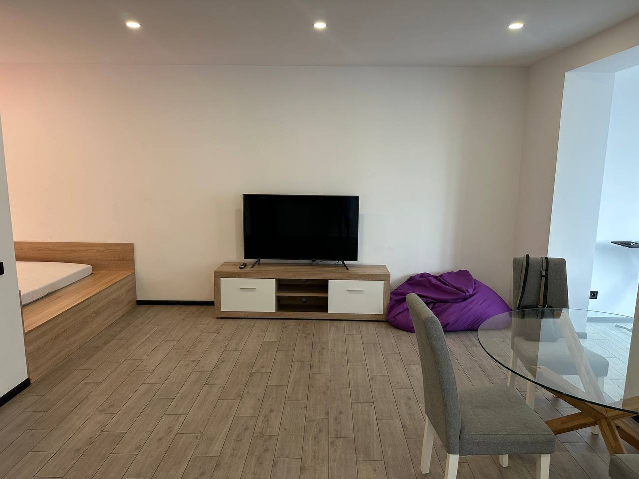 Аренда студии 53 м², Набережная Победы ул.