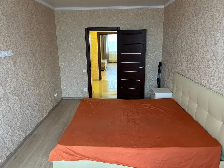 Аренда 3-комнатной квартиры 100 м², Евгения Харченко ул.