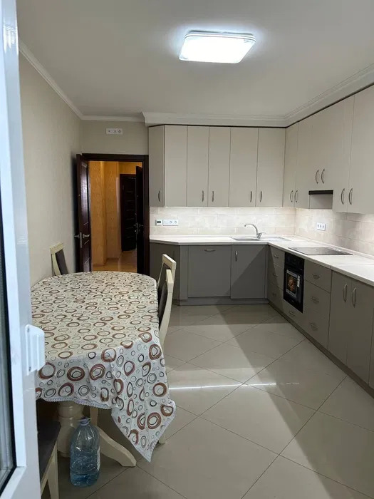 Аренда 3-комнатной квартиры 100 м², Евгения Харченко ул.