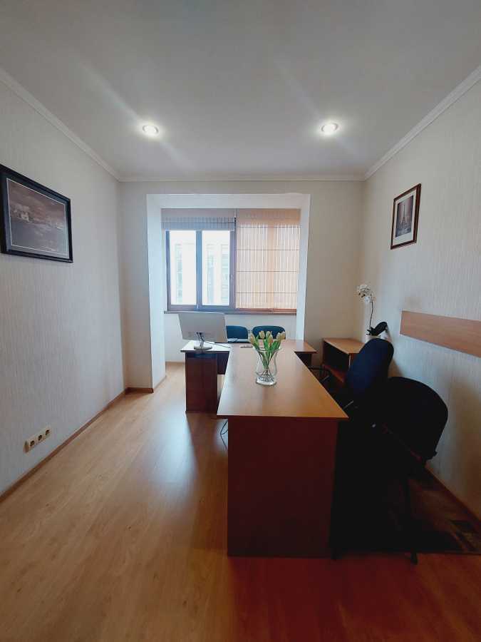 Аренда офиса 45 м², Трехсвятительская ул., 3