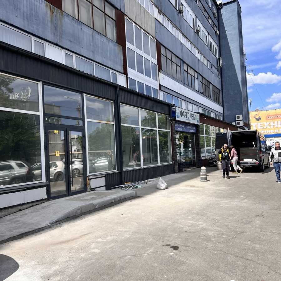 Аренда помещения свободного назначения 1000 м², Московская ул., 8